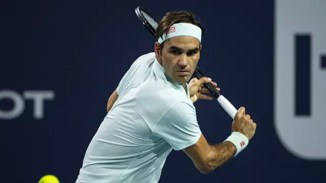 Come fa Roger Federer a giocare così elegantemente e splendidamente?